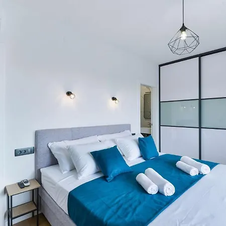 Geminos I فيلة *