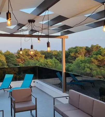 فيلة Geminos I *