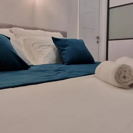 Geminos I فيلة *