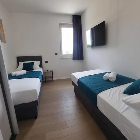 فيلة Geminos I *