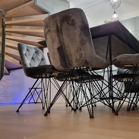 فيلة Geminos I *