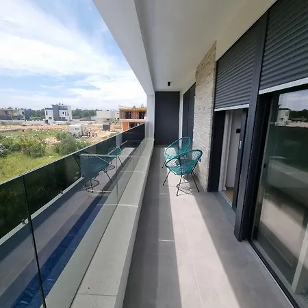 فيلة Geminos I *