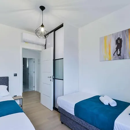 Geminos I Villa Srima